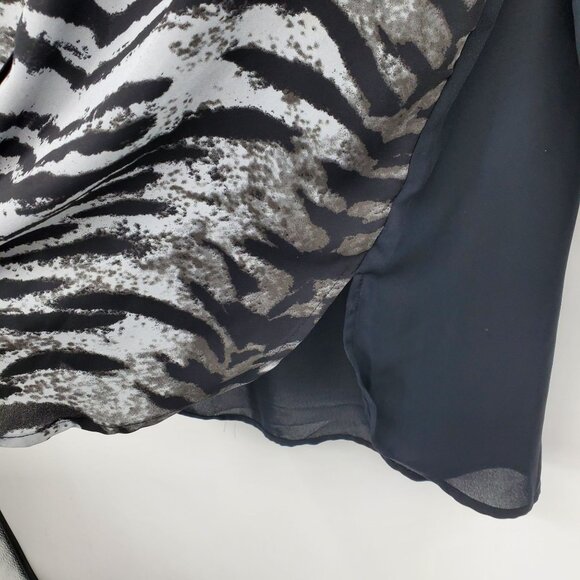Susan Graver Women's Black and Grey Tiger Print Button Down 3/4 Sleeve Shirt 12 - Picture 7 of 9